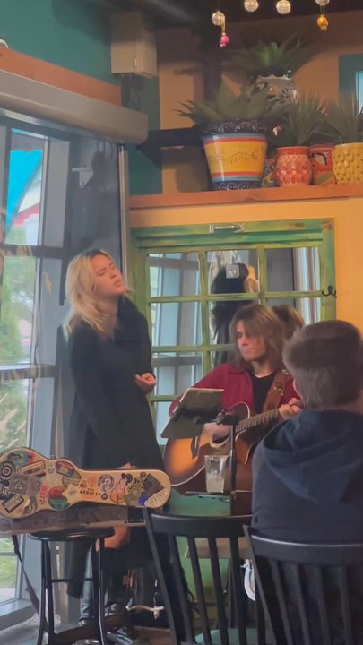 Dos Arboles - The music...Gina-Jordon are a wonderful fun duet! If you have not seen them Check their schedule& try to see! - Tacos Near Me - Frankfort, Michigan