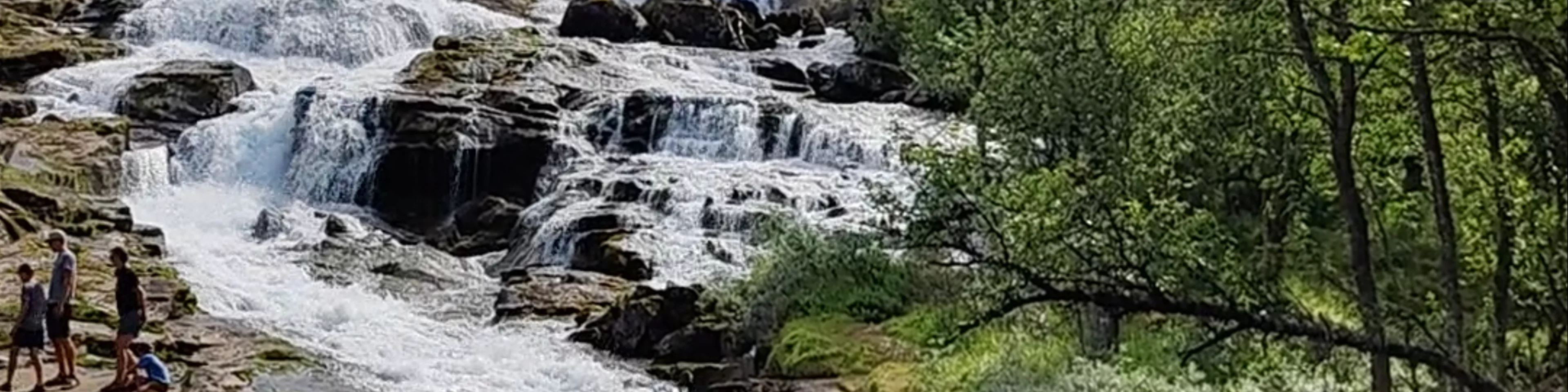 Vardahaugselvi Waterfall