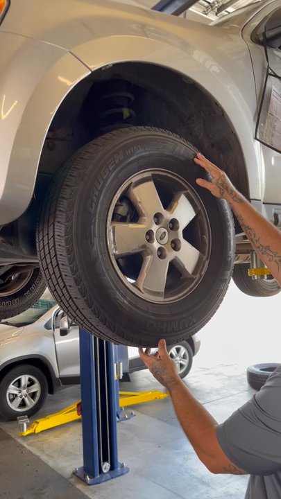 Big O Tire Stores - Showing me an issue with my tire! - Tires Near Me - Phoenix, Arizona