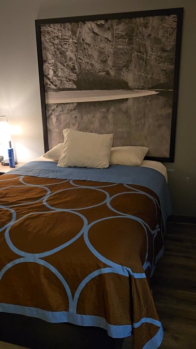 Super 8 by Wyndham Sealy - Hotels Near Me - Sealy, Texas