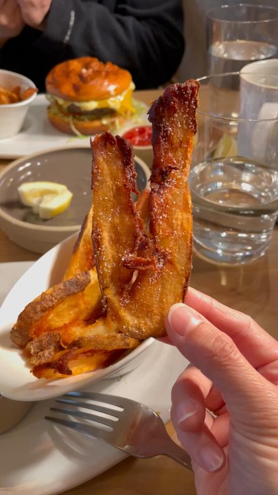 Roger Bar & Restaurant - Cut of fries is interesting! - New American Near Me - Mountain View, California
