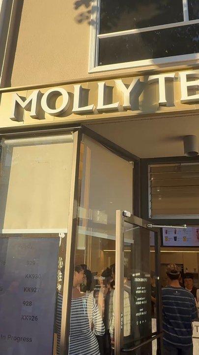 Molly Tea - Outside - Bubble Tea Near Me - San Mateo, California