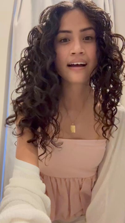 Le Monde Salon - Here is the movement of my hair after diffusing. - Hair Salons Near Me - Honolulu, Hawaii