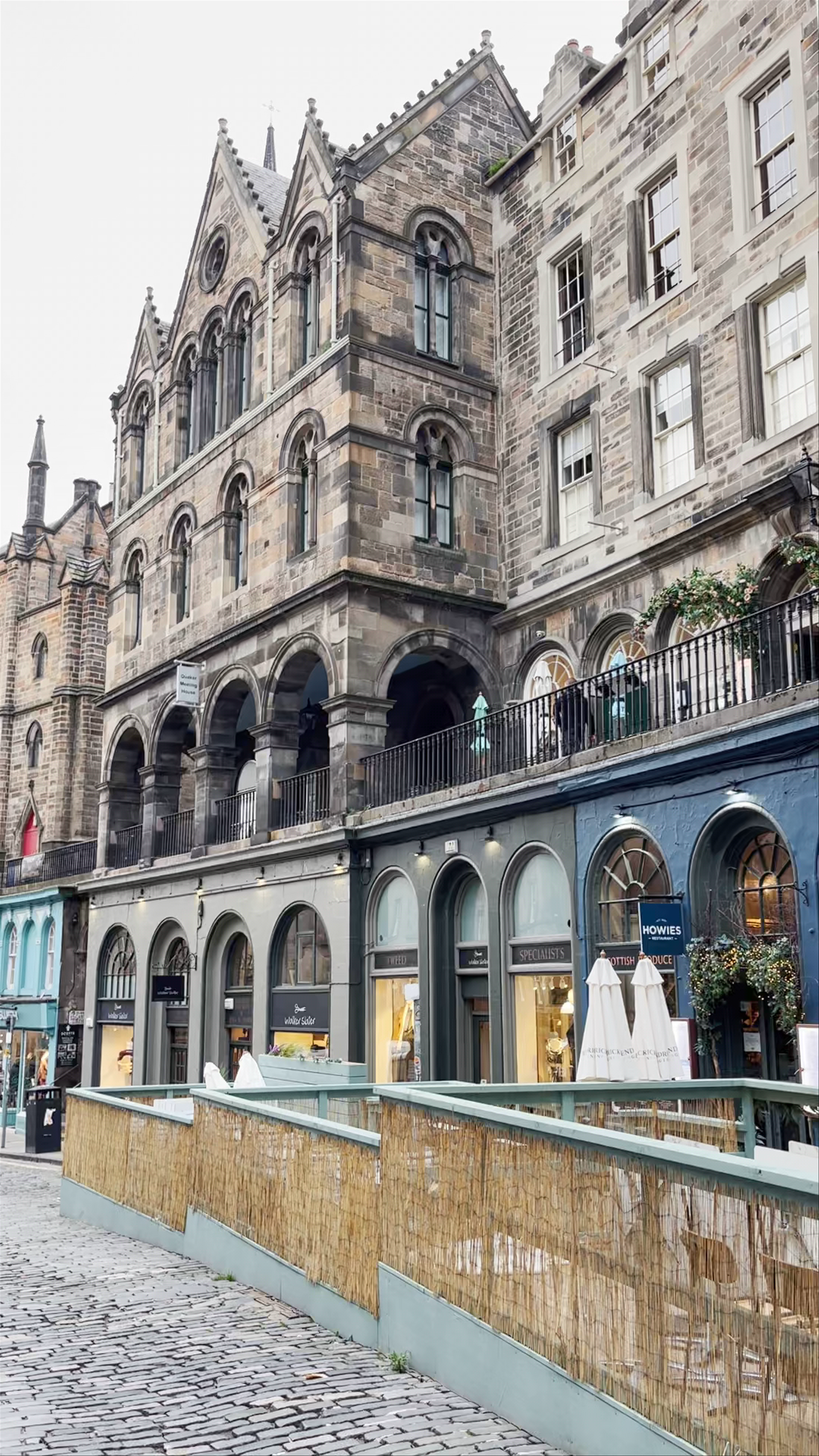 Victoria Street Charm: Historic Edinburgh Stroll