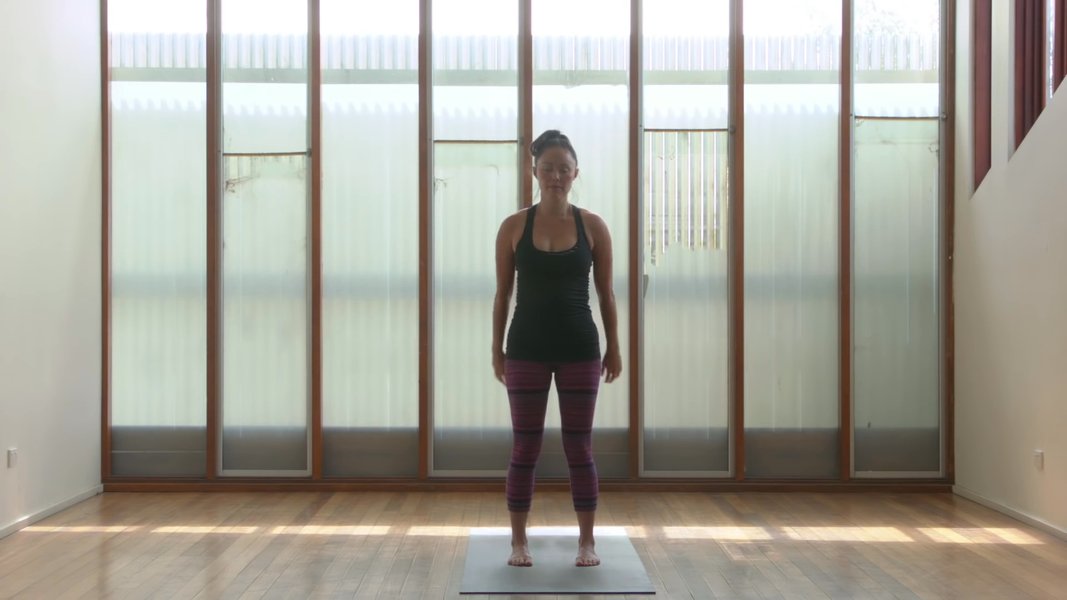 Postnatal yoga： Neck, shoulders & chest 10min