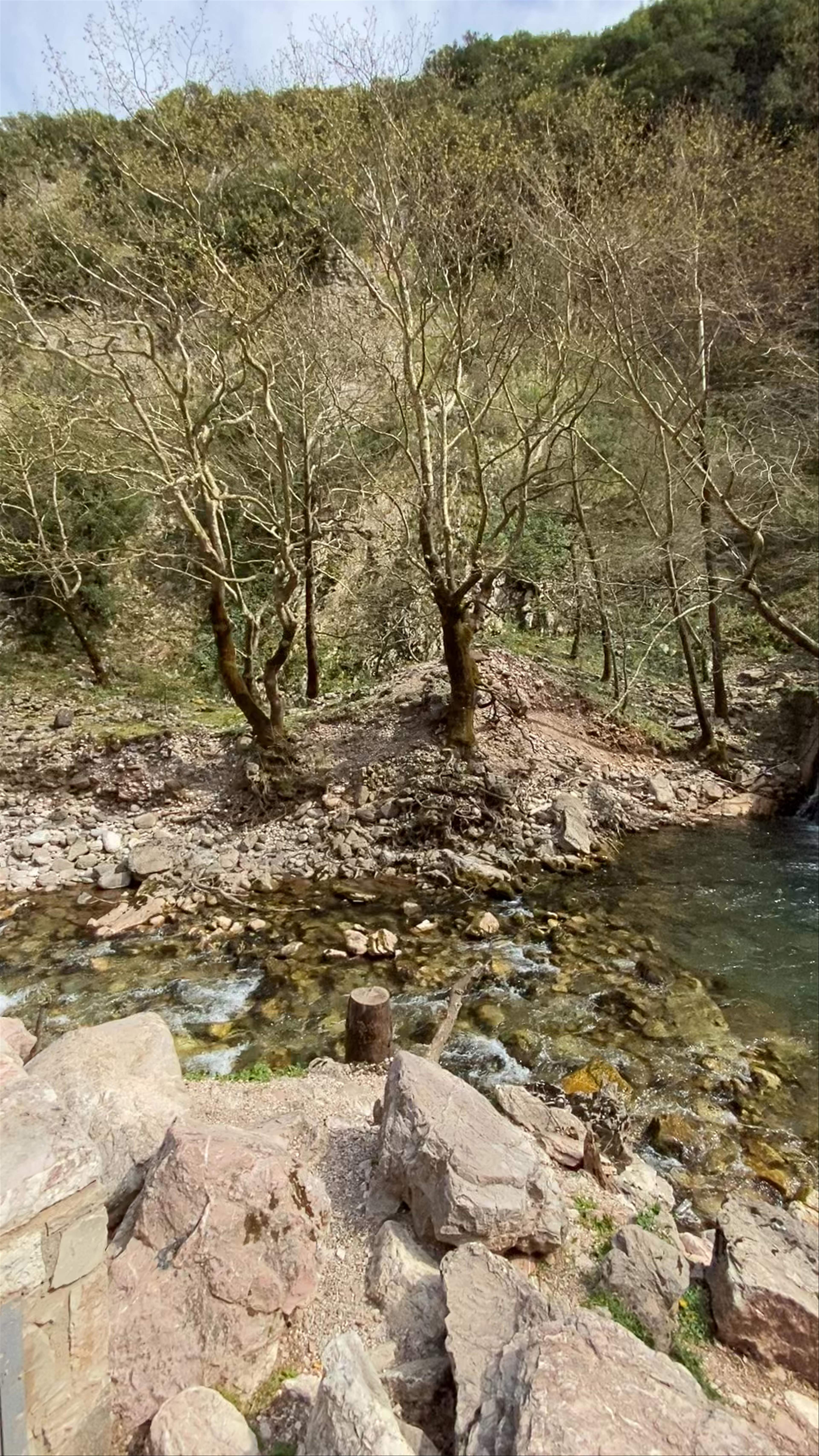 Stone bridge and waterfall of Palaiokarya