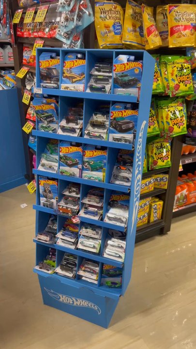 Ralphs - You can see how badly it is,,,,, He continues order and order cars and cars just to open it and take the good stuff - Grocery Near Me - Studio City, California