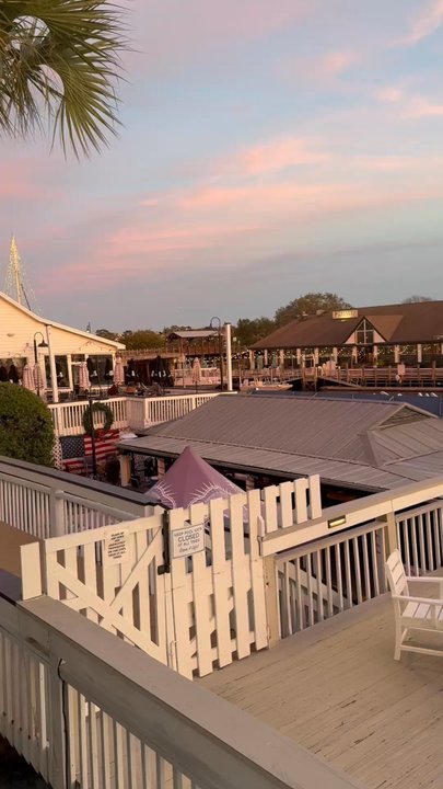 Shem Creek Inn - Video from our first floor room. Bar/restaurant next door had live music Sunday and Monday but it wasn't obnoxious. - Hotels Near Me - Mount Pleasant, South Carolina