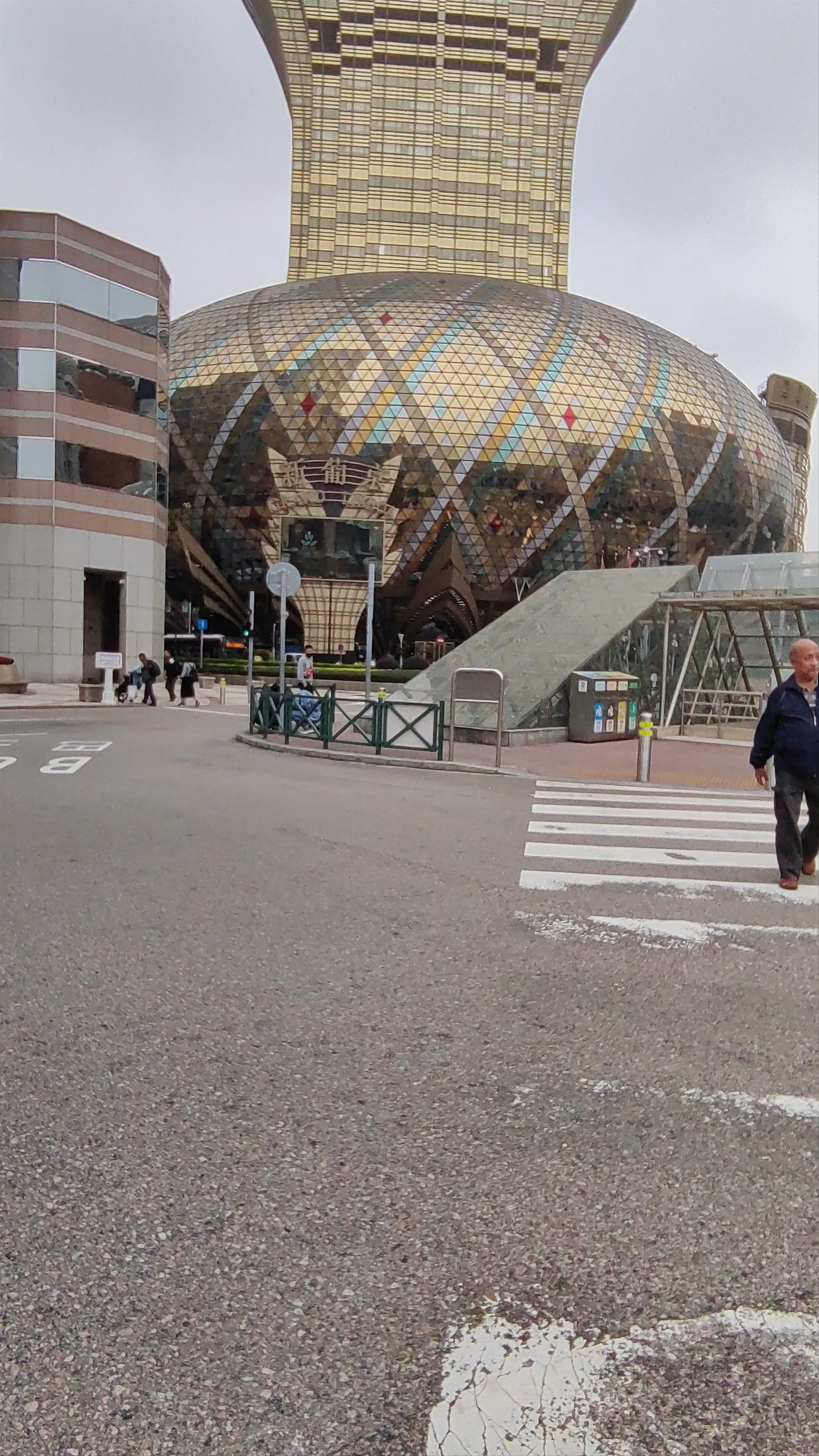 Grand Lisboa Hotel: Iconic Macau Urban Landmark