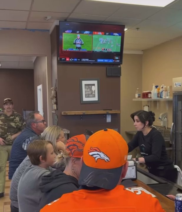 Skyridge Tavern - Everyone enjoying themselves! - Sports Bars Near Me - Durango, Colorado