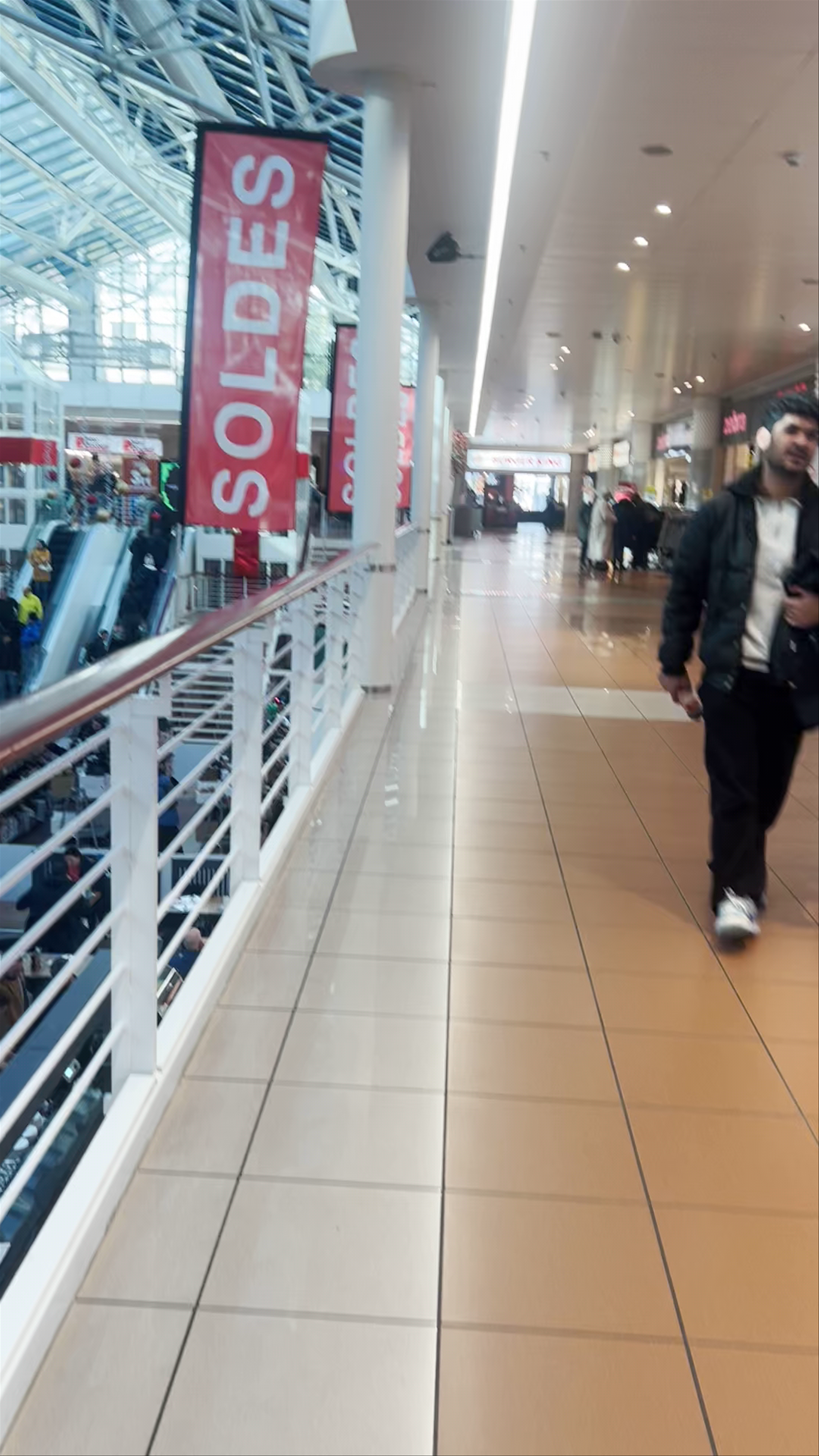 Centre Commercial Planète Charmilles