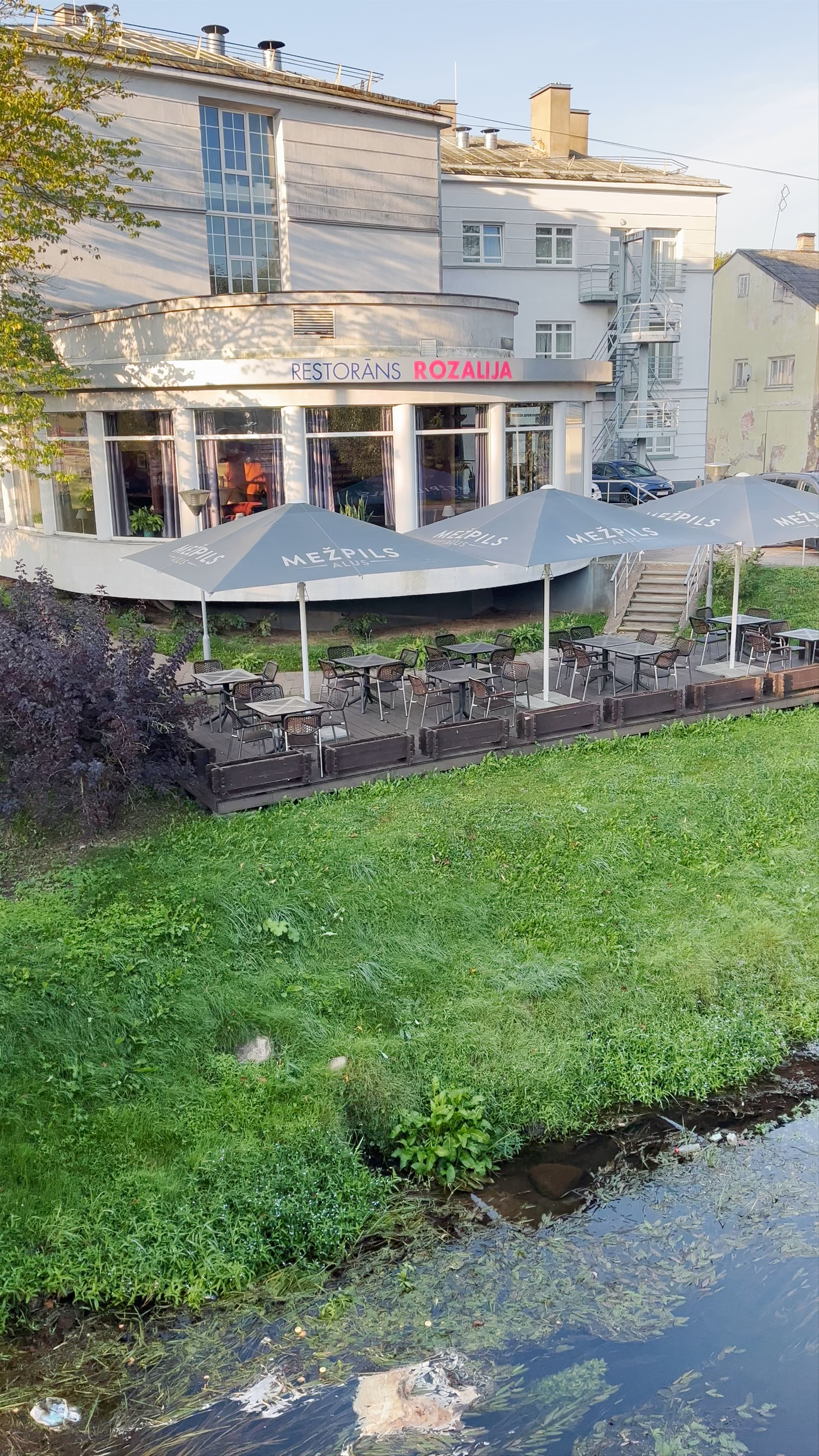 Restorāns ROZALIJA Outdoor Dining by the Stream in Rēzekne