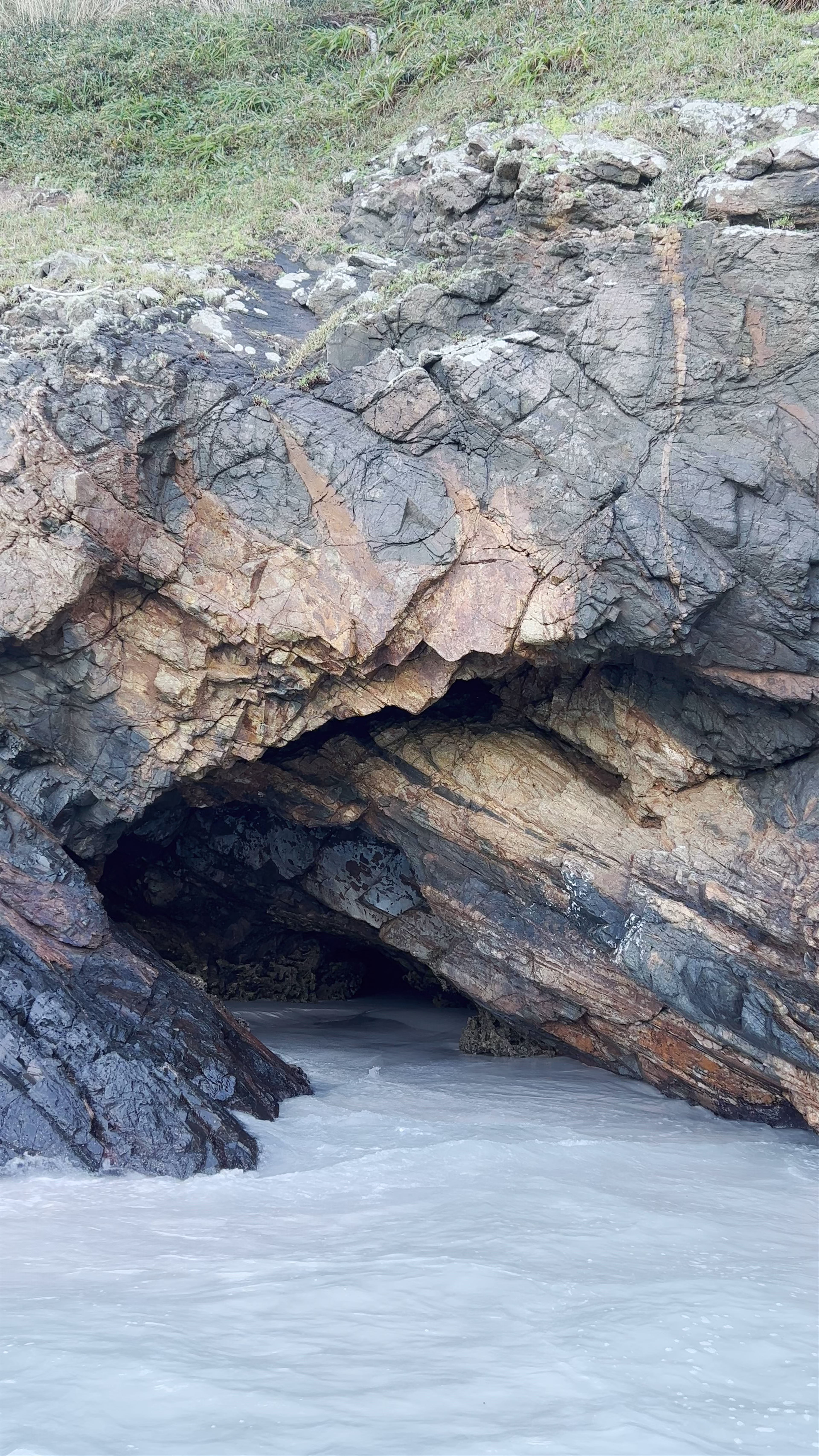 Exploring Gruta do Amor: A Hidden Coastal Gem in Arraial do Cabo, Brazil
