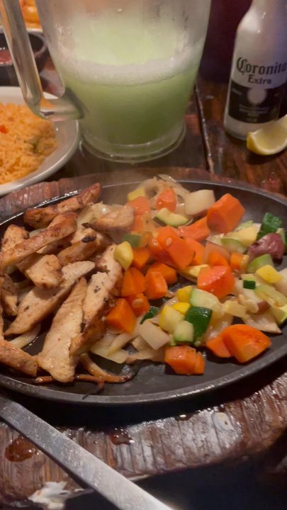 Los Lupes Restaurant - Mexican Near Me - Carrollton, Texas