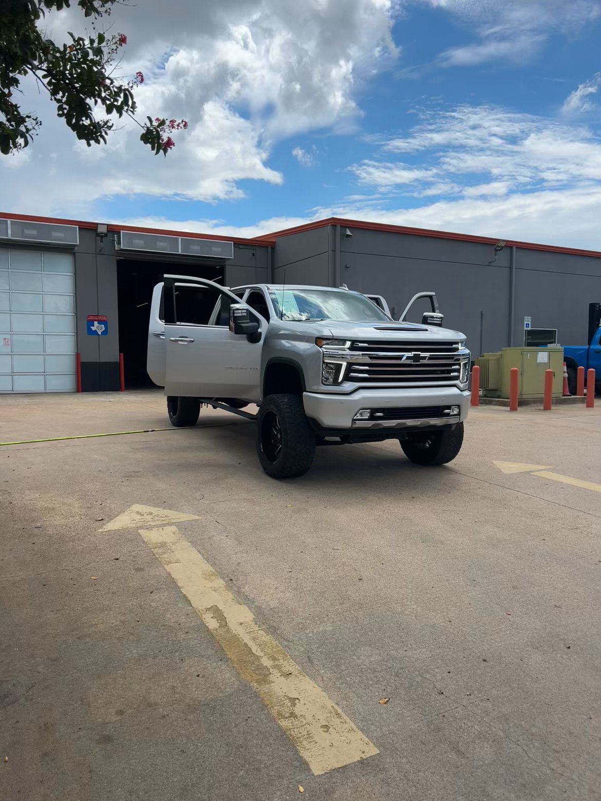 Lifted Trucks - #TX10561 - 2023 Chevrolet Silverado 2500HD High Country Crew Cab