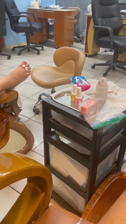Professionail - Bring your own mail file and buffer. - Nail Salons Near Me - San Pedro, California