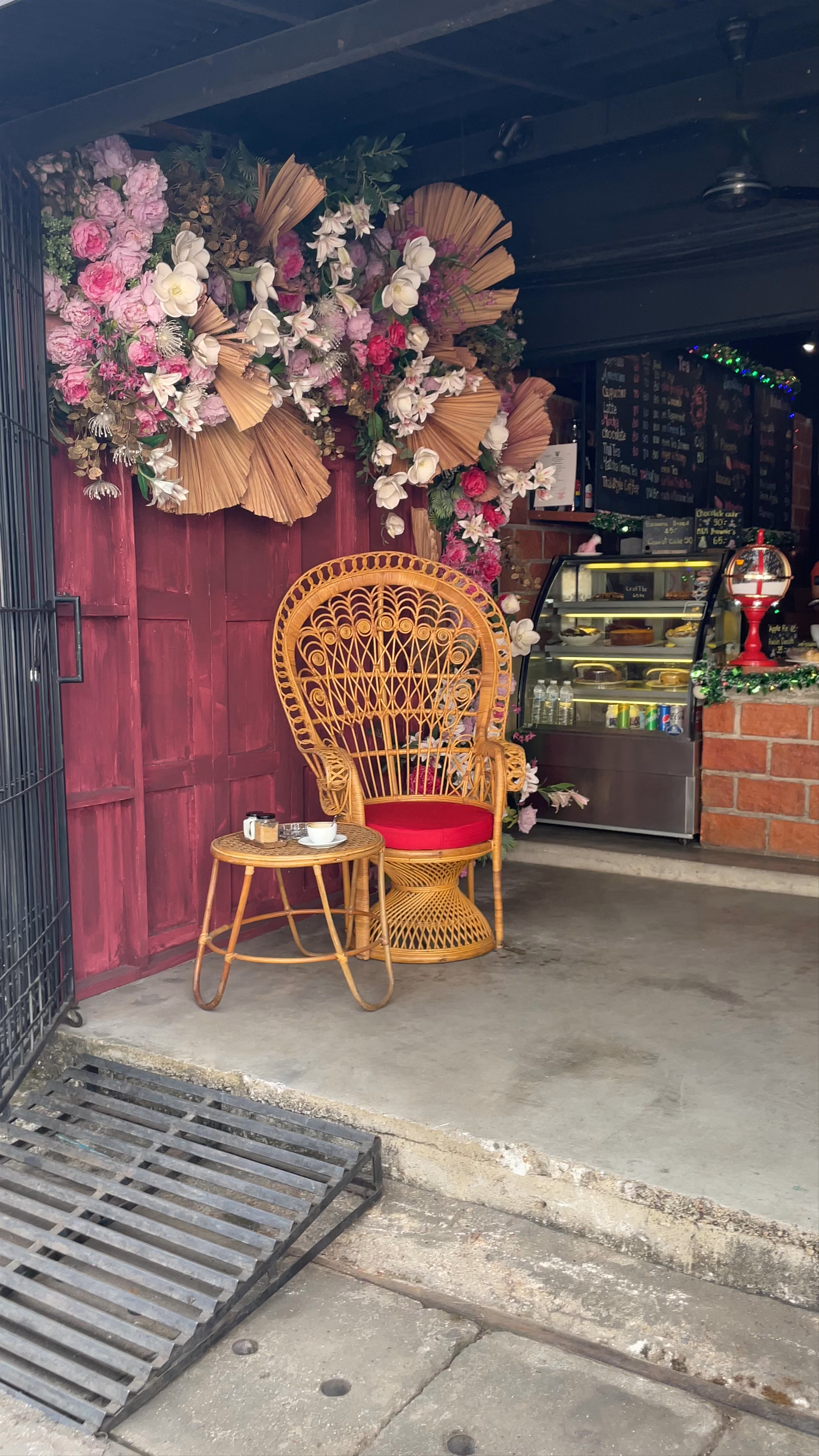Cozy Artistic Cafe Vibes at Puri Pai Cafe, Thailand