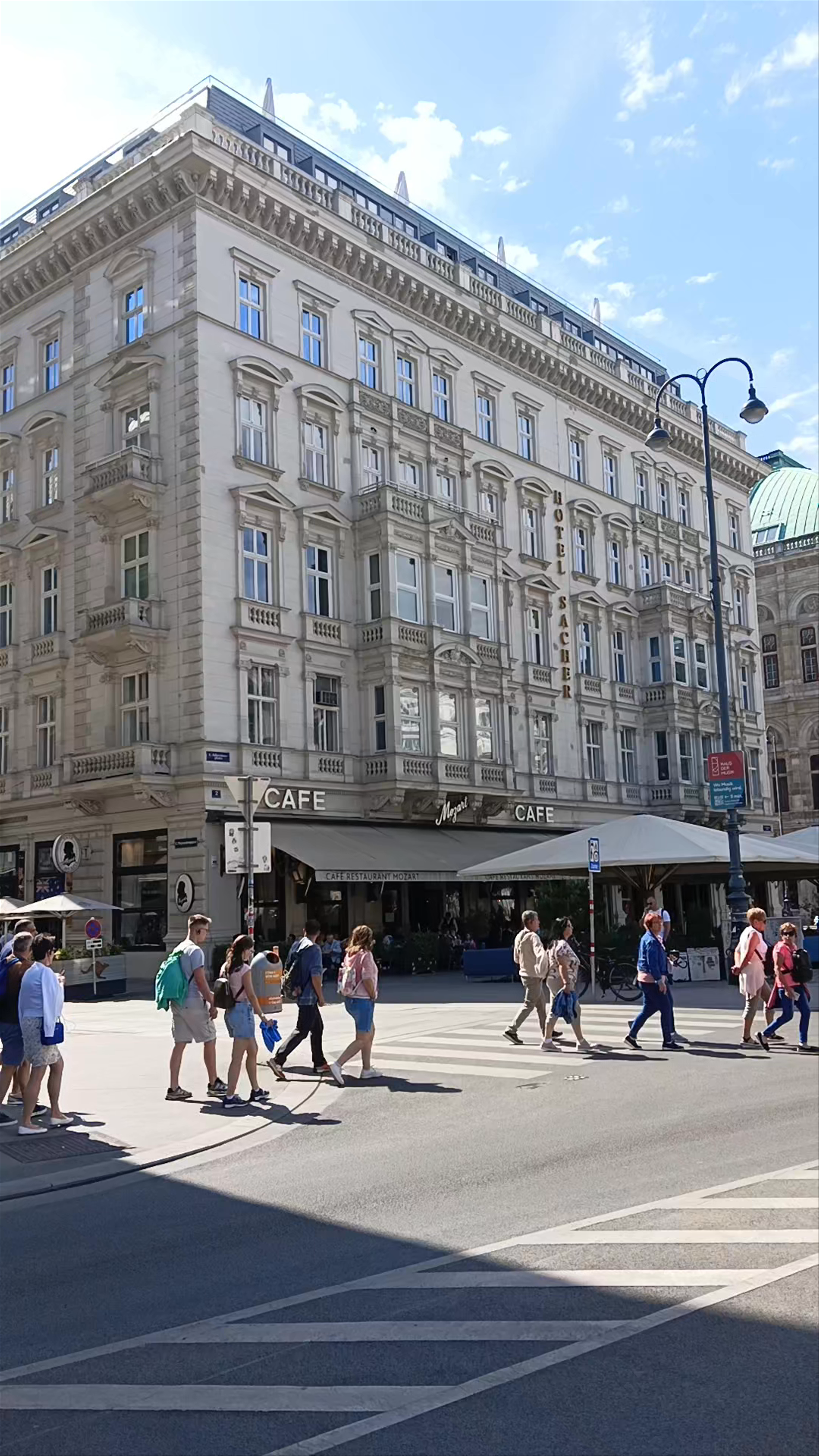 Albertinaplatz