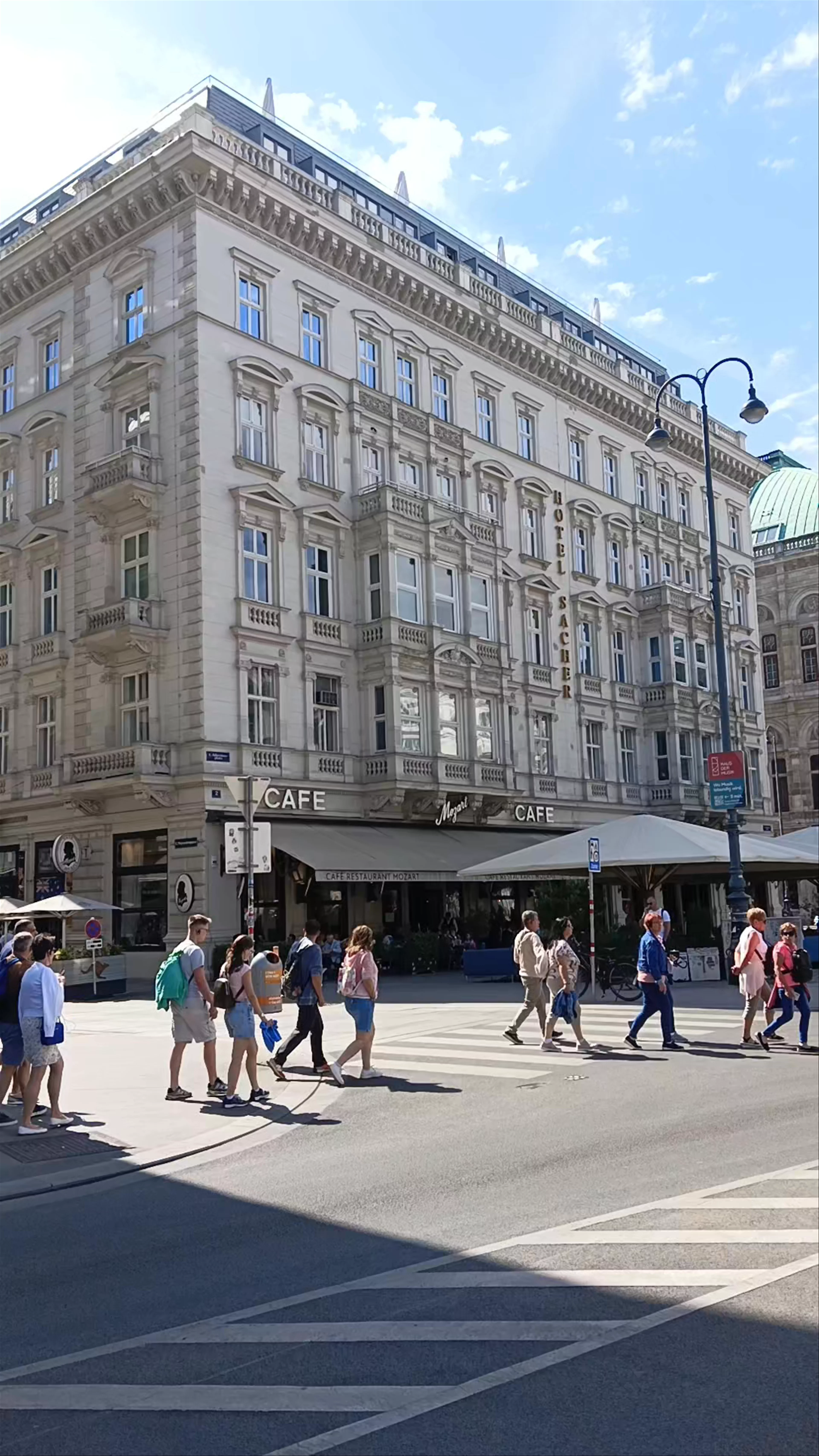 Albertinaplatz