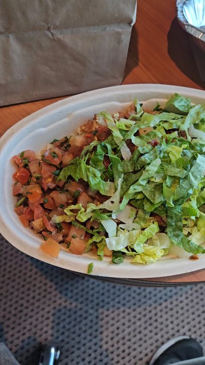 Chipotle - Chicken bowl - Fast Food Near Me - London, XGL