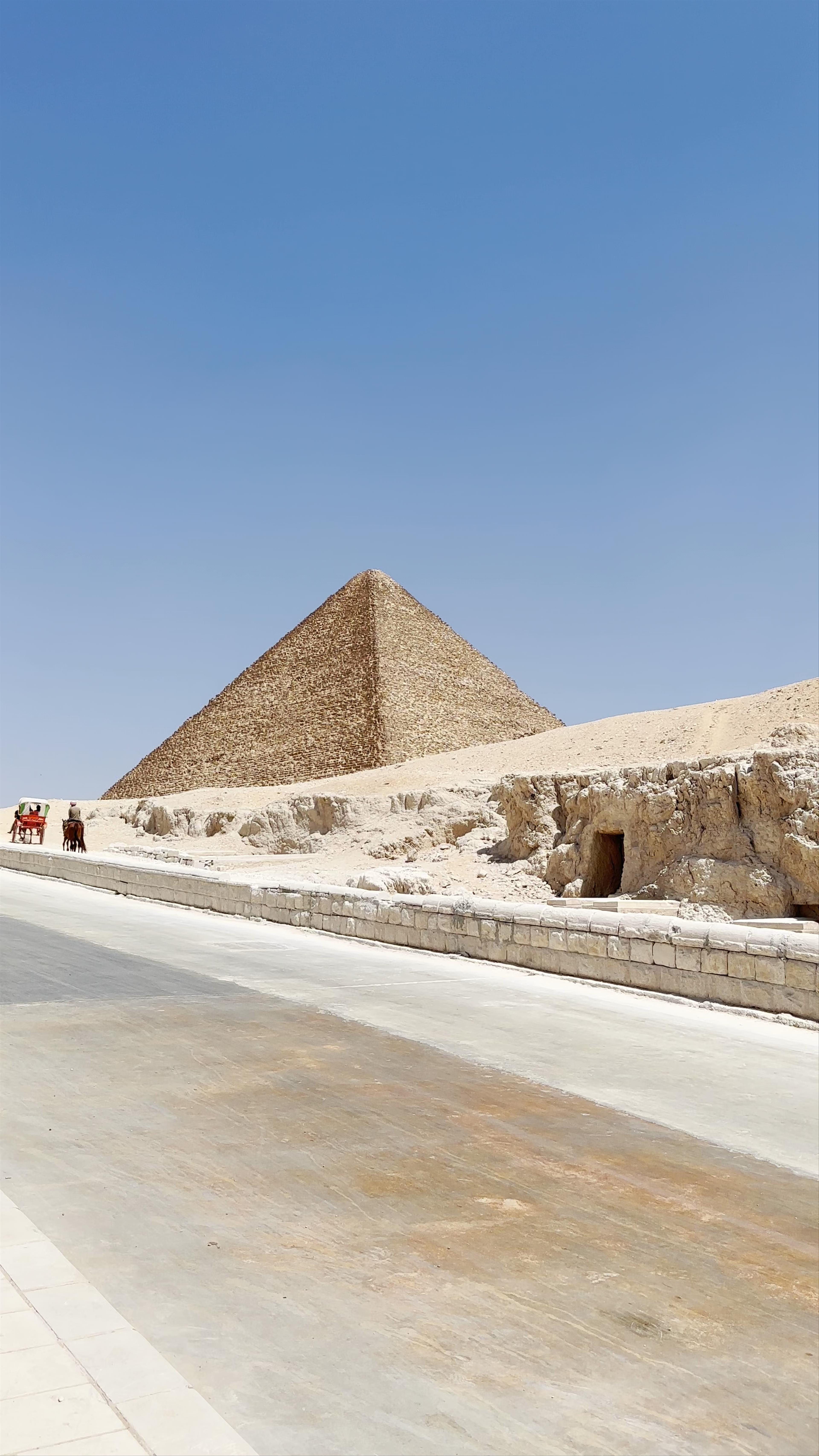 Giza Necropolis: Majestic Pyramids and the Sphinx Experience