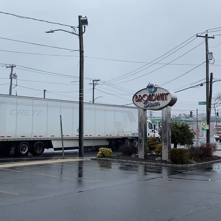 Broadway Diner - Diners Near Me - Hicksville, New York