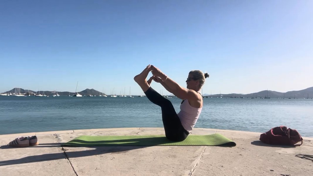 30 minute Grounding Vinyasa Flow.