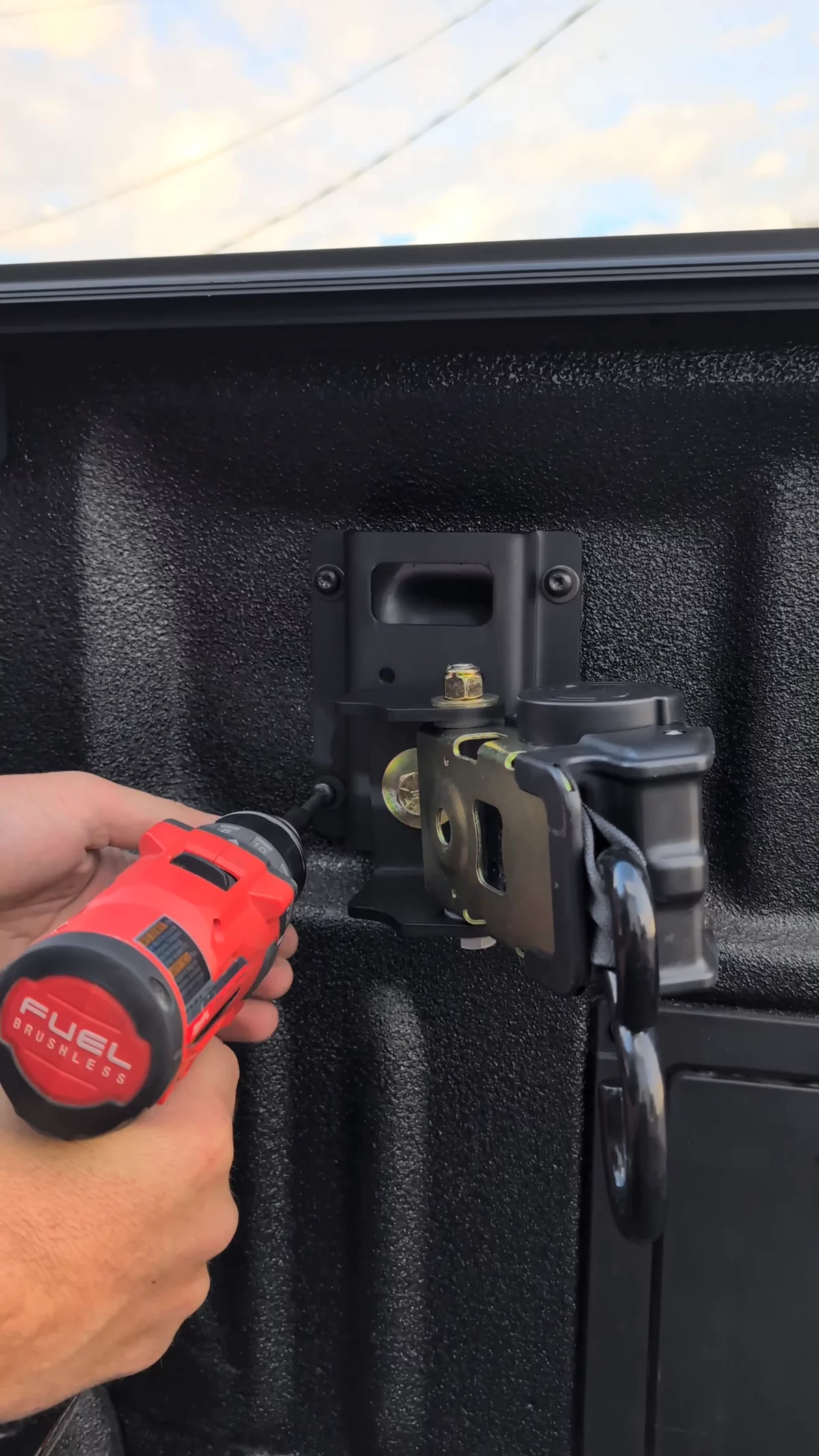 Ultimate Retractable Ratchet Straps® Installation - Ford