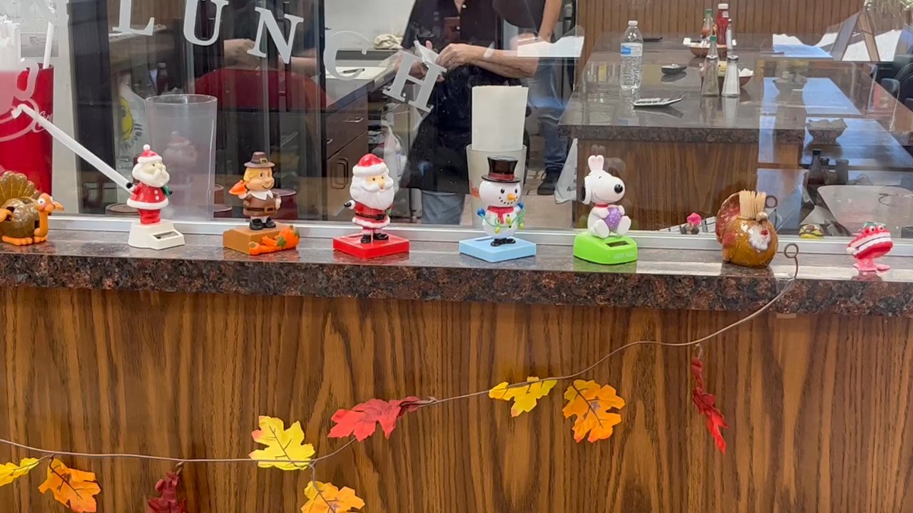 Pete's Diner - Cute Bobble Heads display - New American Near Me - Dunedin, Florida