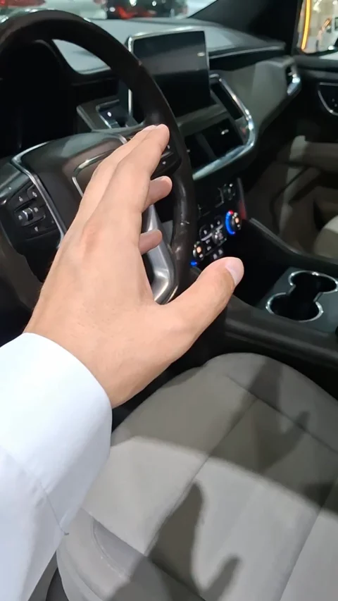 جي ام سي يوكن SLE 2023