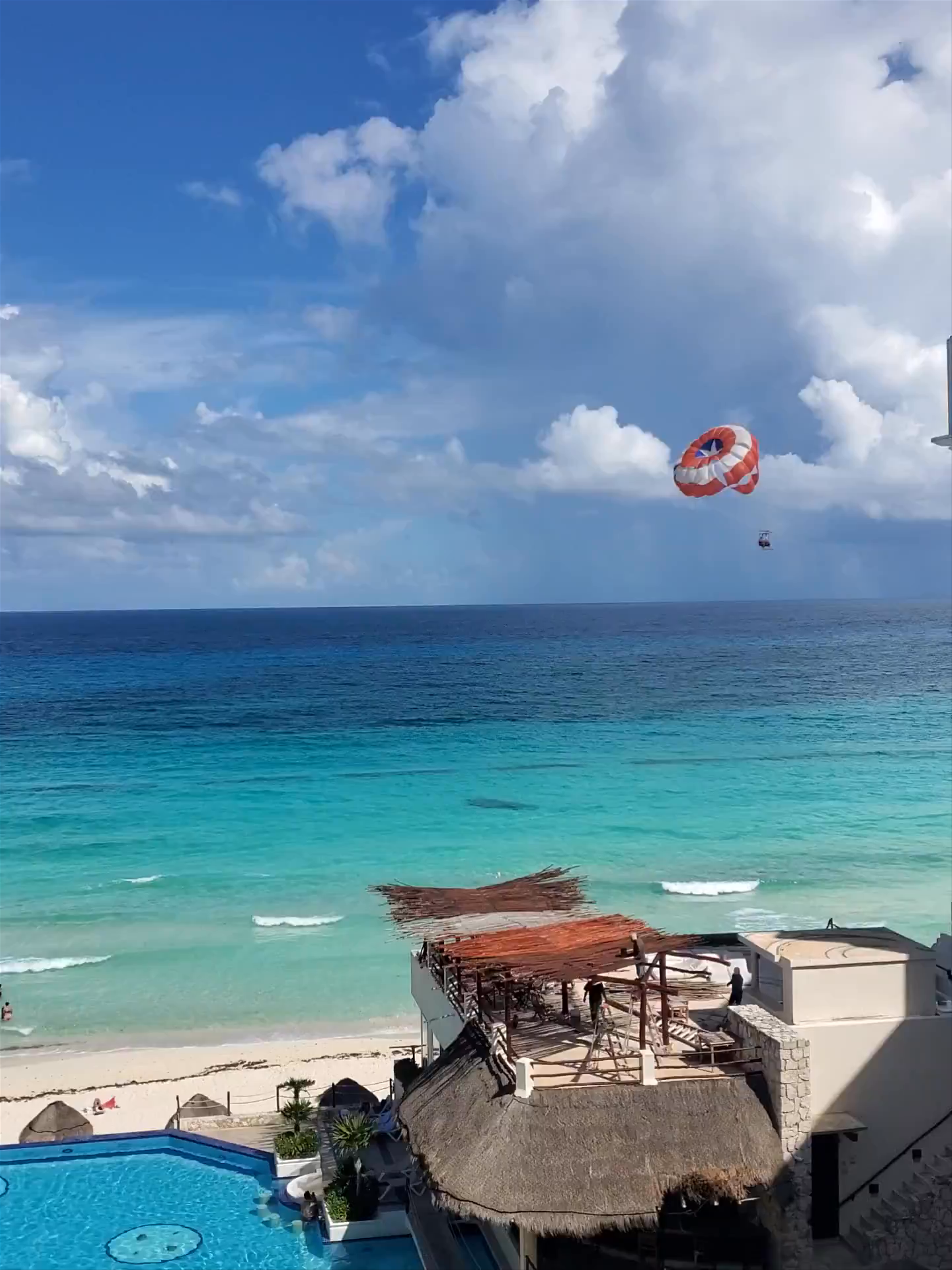 Turquoise Dreams: Beachfront Escape at Bsea Cancun Plaza Hotel