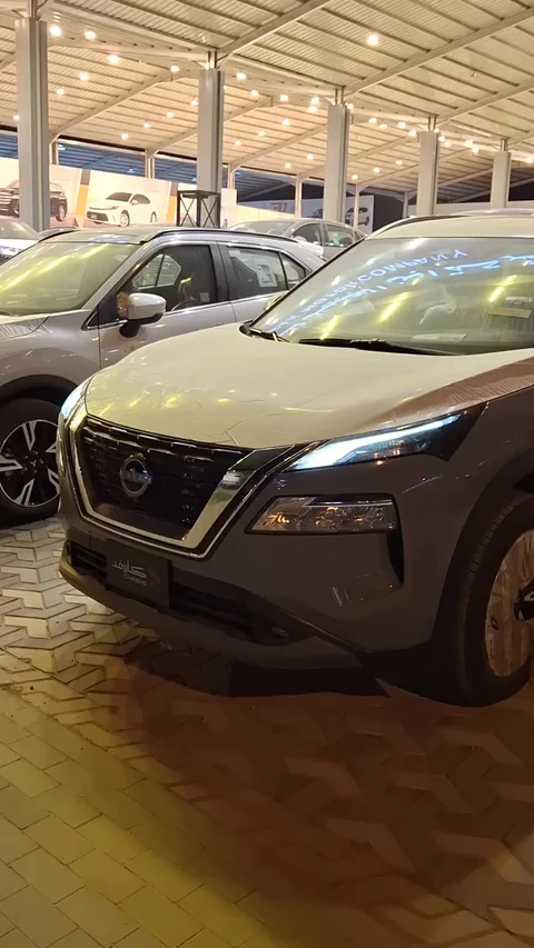 نيسان اكس تريل SV 2025