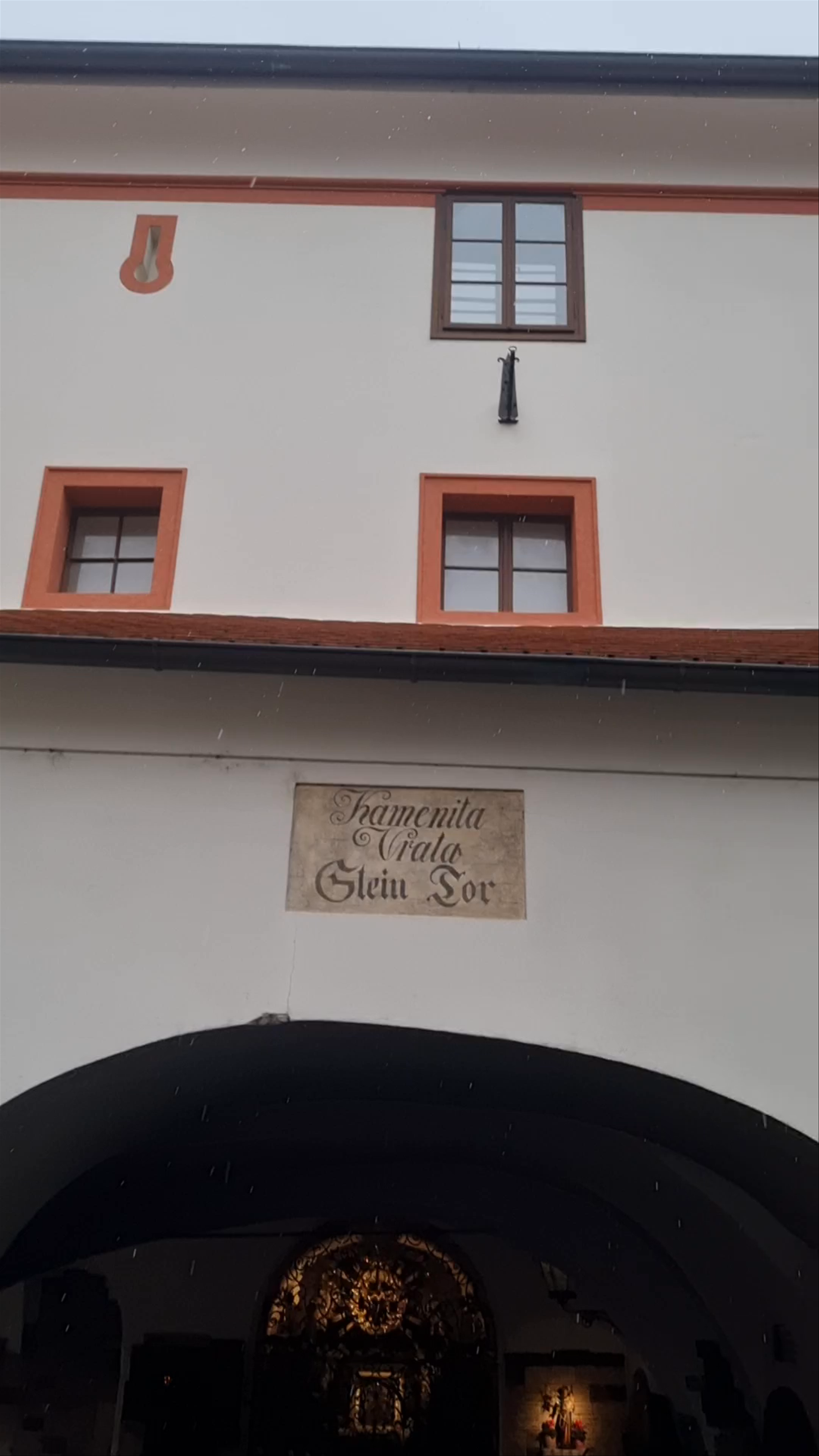 Kamenita vrata: Historic Stone Gate of Zagreb