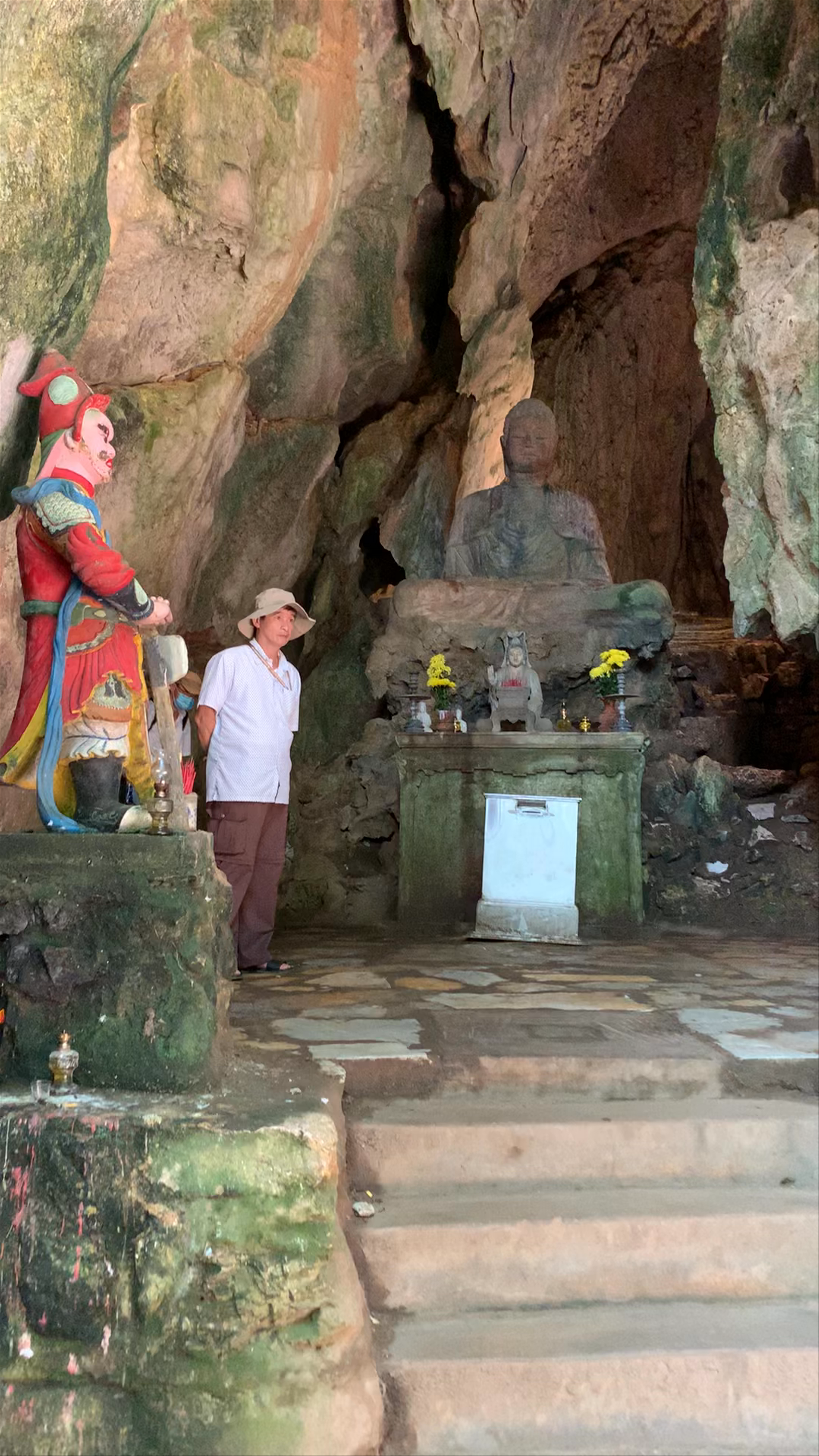 Động Tàng Chơn