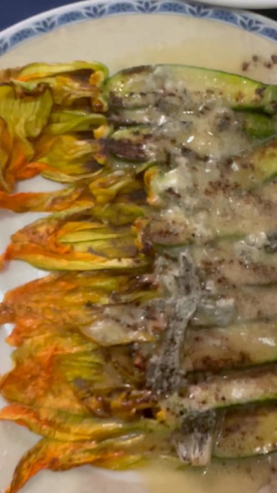 El Cisne Azul - Zucchini flowers with Gorgonzola cheese is the best! - Tapas/Small Plates Near Me - Madrid, M