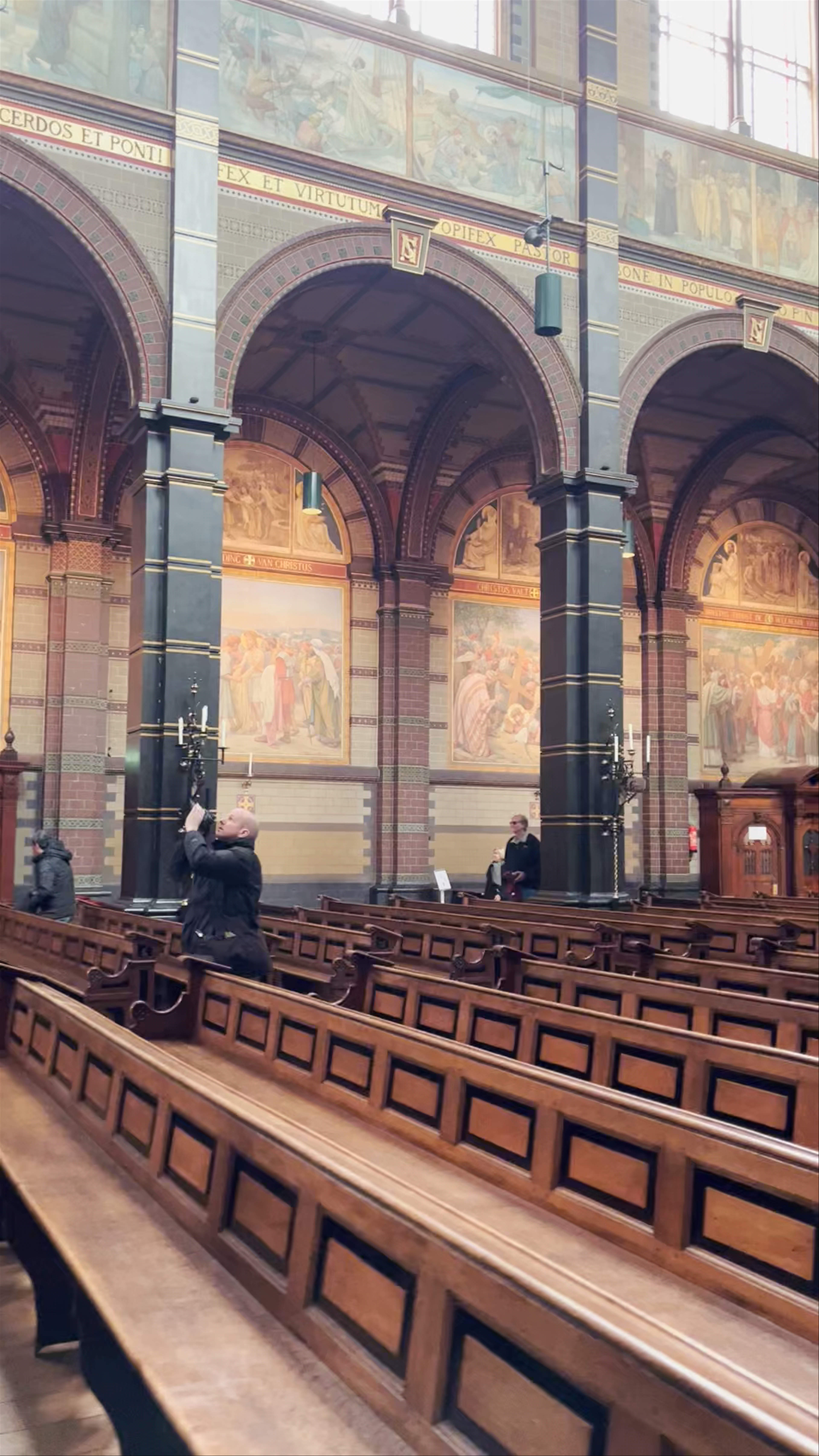 Basilica of Saint Nicholas: Majestic Historic Sanctuary in Amsterdam