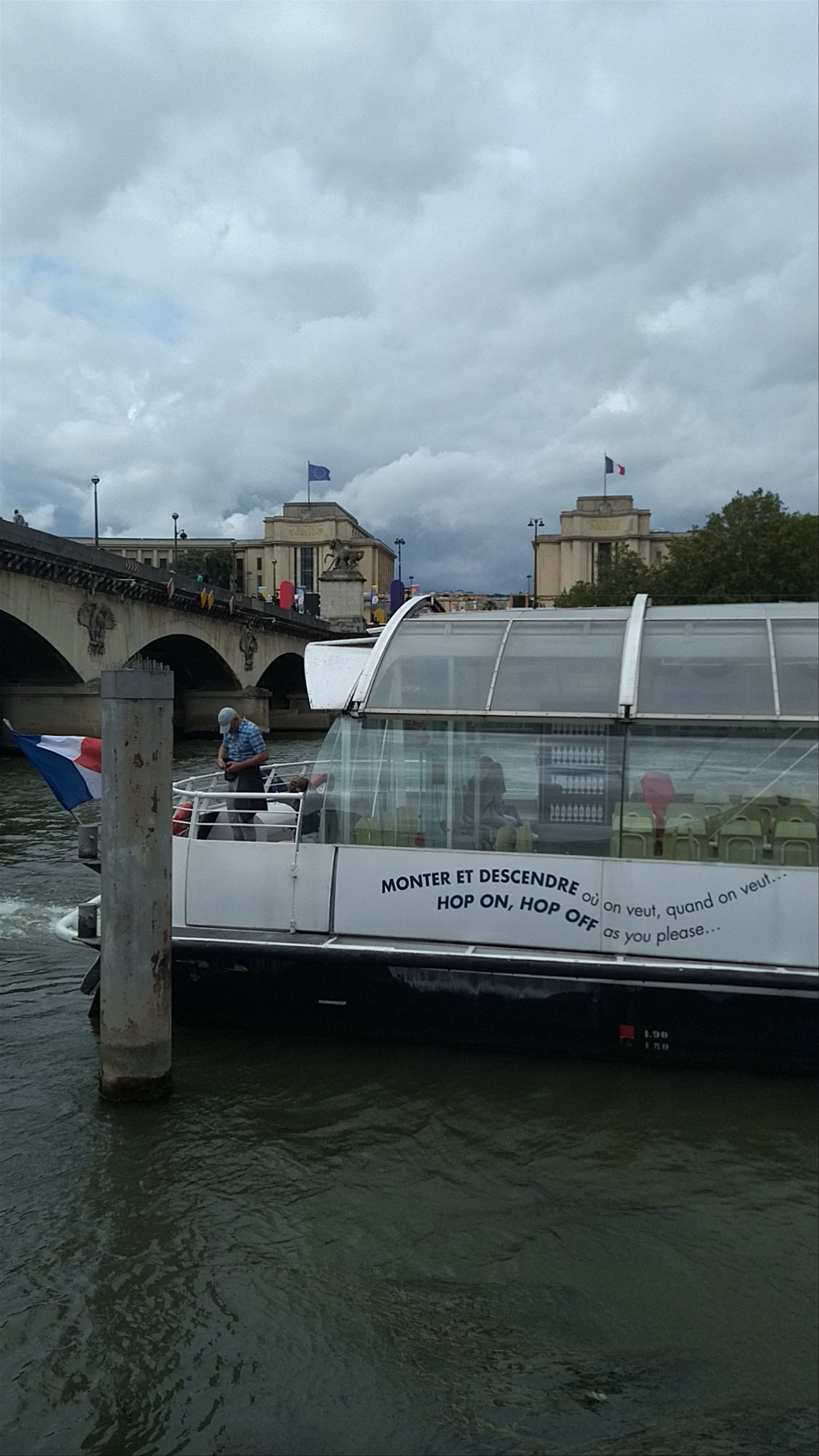 Batobus Tour Eiffel