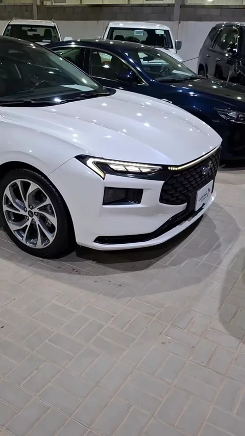 فورد تورس Titanium 2023