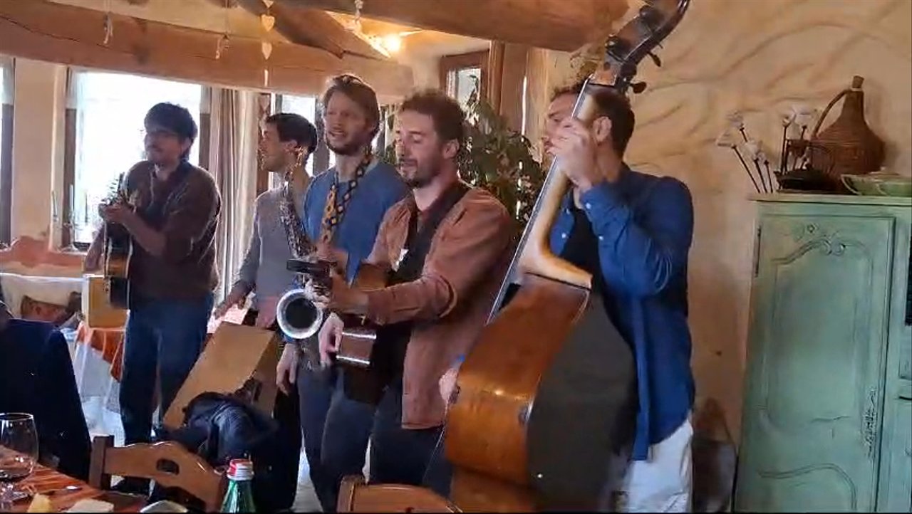 The Showmen - La Bamba 2025 - video 4