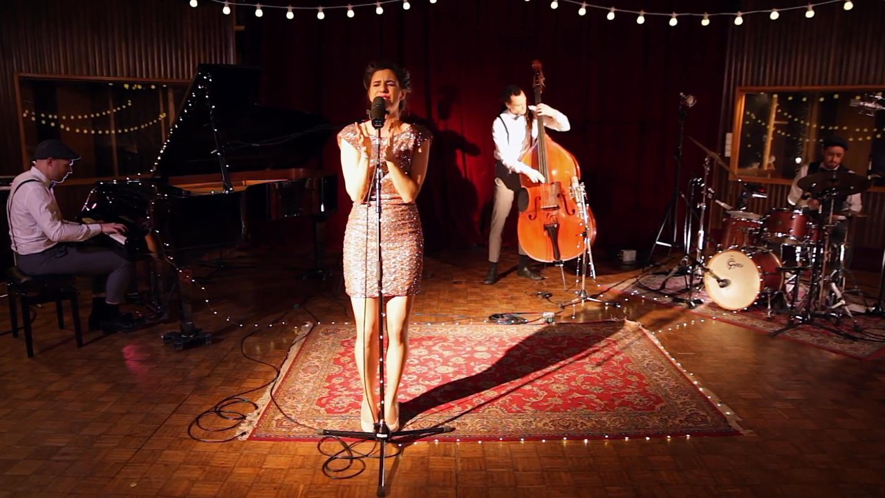 Silver Moon Jazz Band - Feeling Good - video