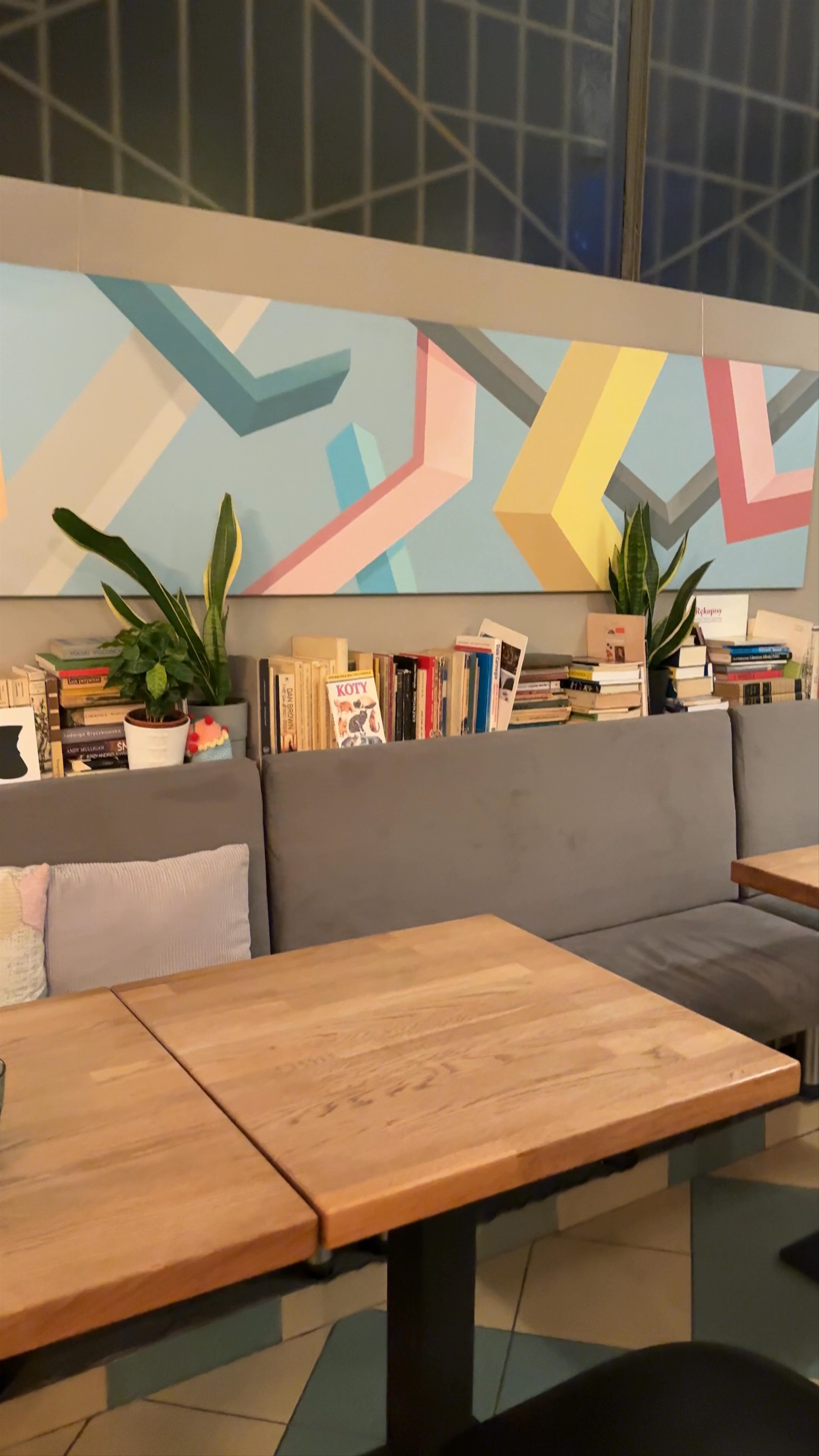 Creamy Cafe Lublin: Cozy Artistic Coffee Haven in Poland