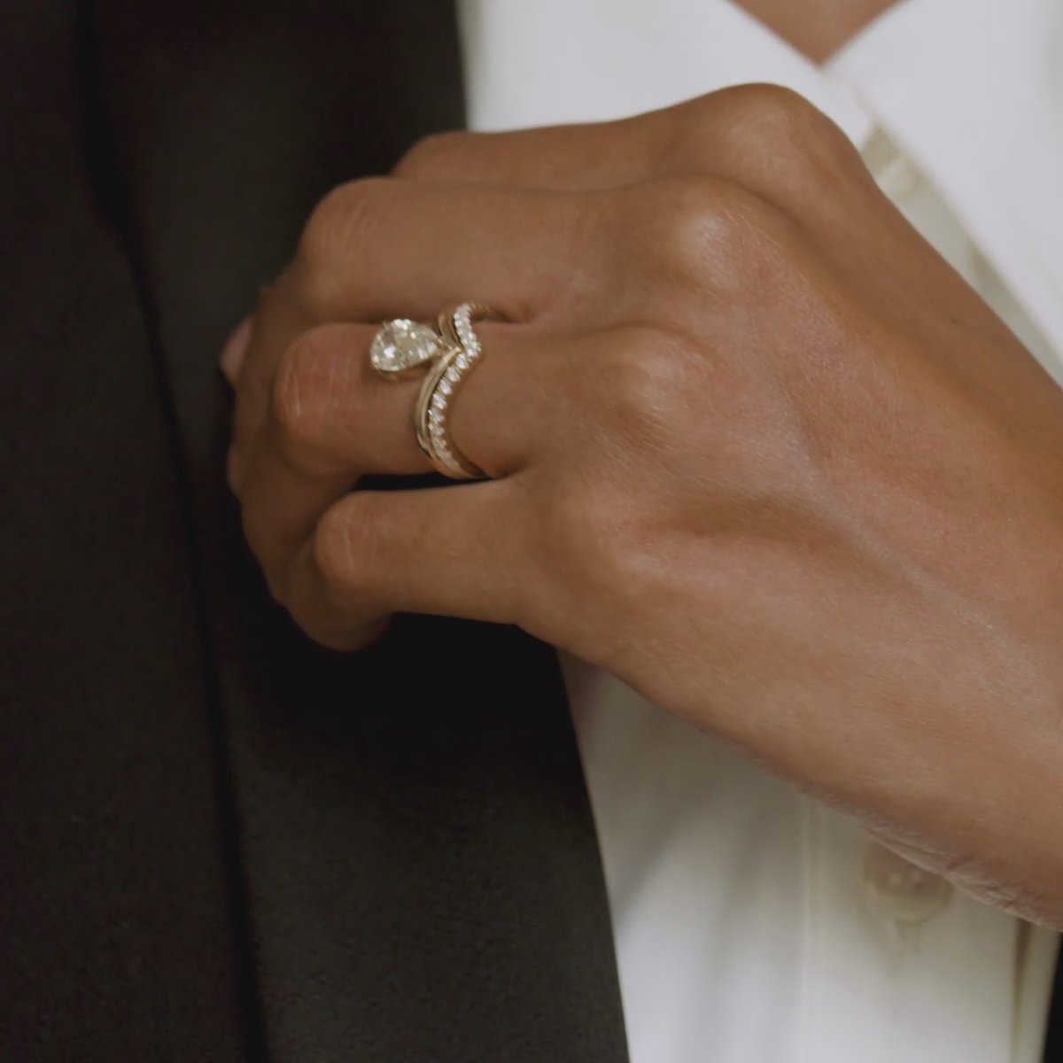 The Signature V | Pear | 14k | Rose Gold | bandAccent: Plain | diamondOrientation: vertical | caratWeight: other