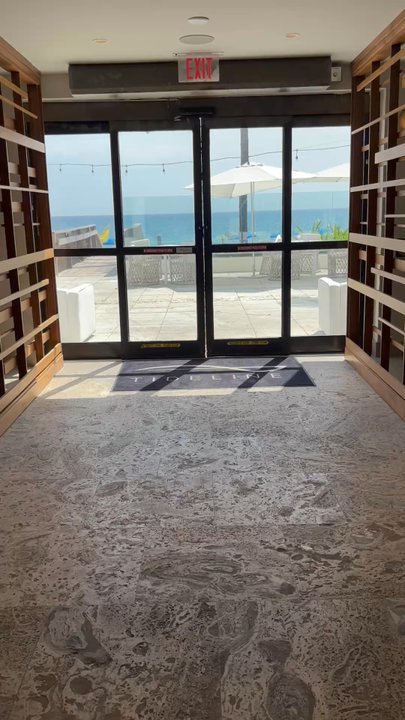 Brandons Palm Beach - Outdoor seating - New American Near Me - Palm Beach, Florida