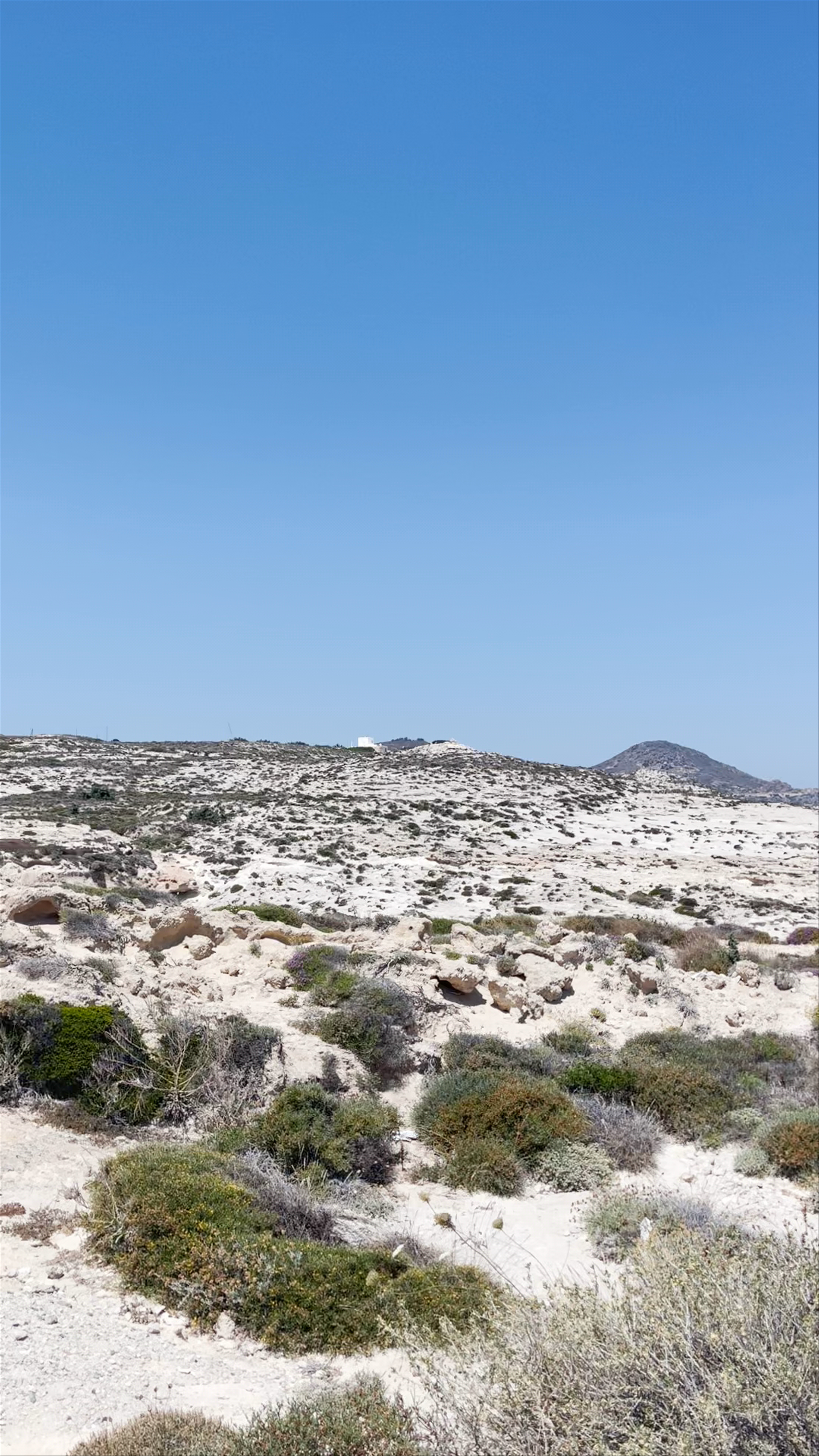 Sarakiniko Beach: Surreal White Rock Coastline in Milos, Greece