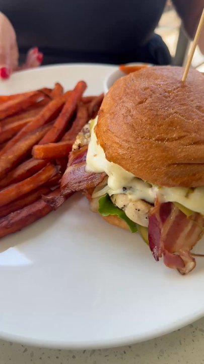 Dapper Dine & Lounge - Hamburger - Cocktail Bars Near Me - Riverside, California