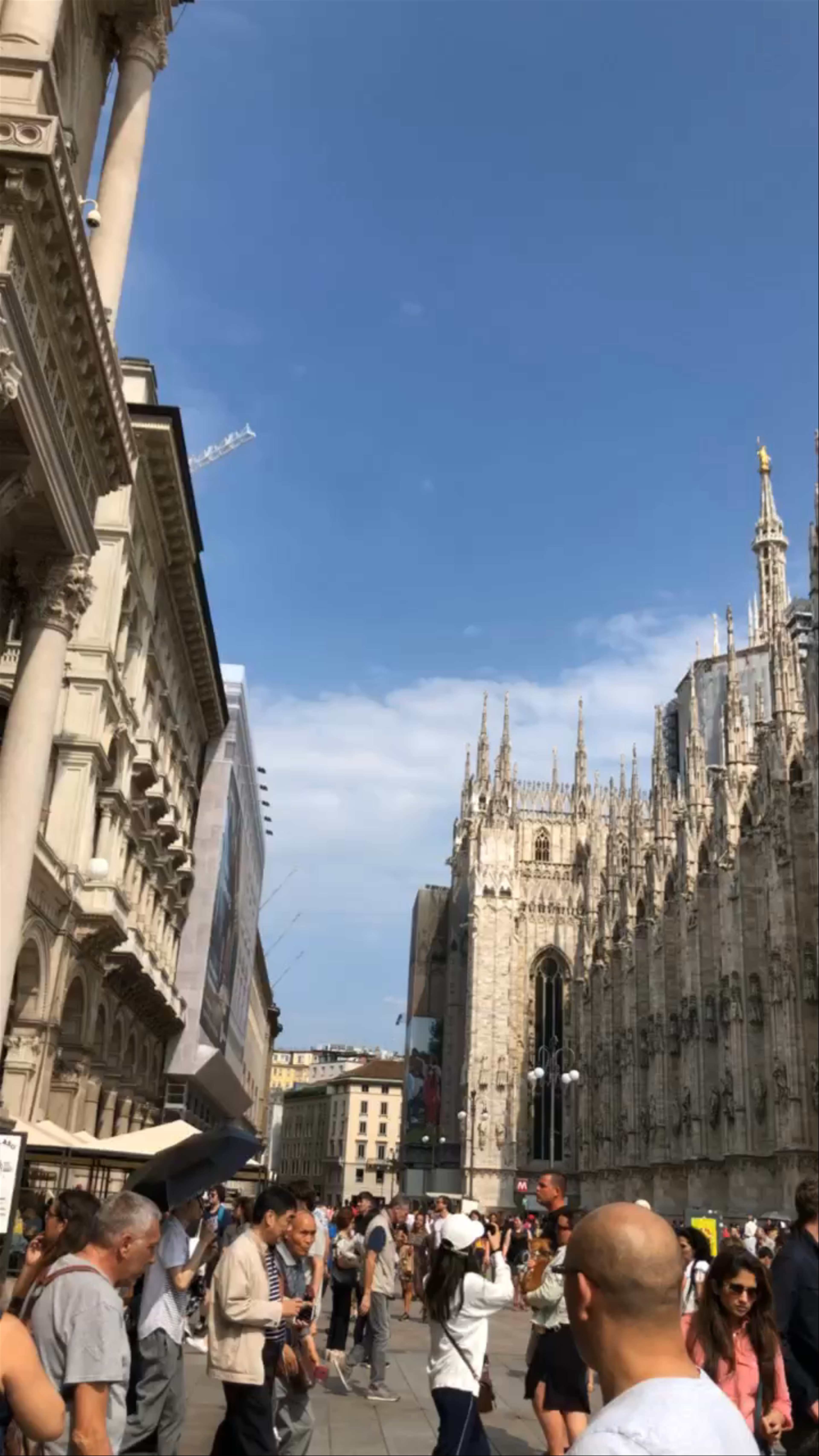 Exploring Milan's Iconic Piazza del Duomo and Cathedral