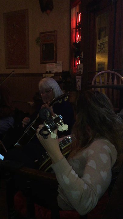 Lindberg's Tavern - Just some great Pick'n going on early one night!! - Bars Near Me - Springfield, Missouri