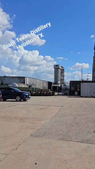 Giant Texas Distillers - Whiskey Bars Near Me - Houston, Texas