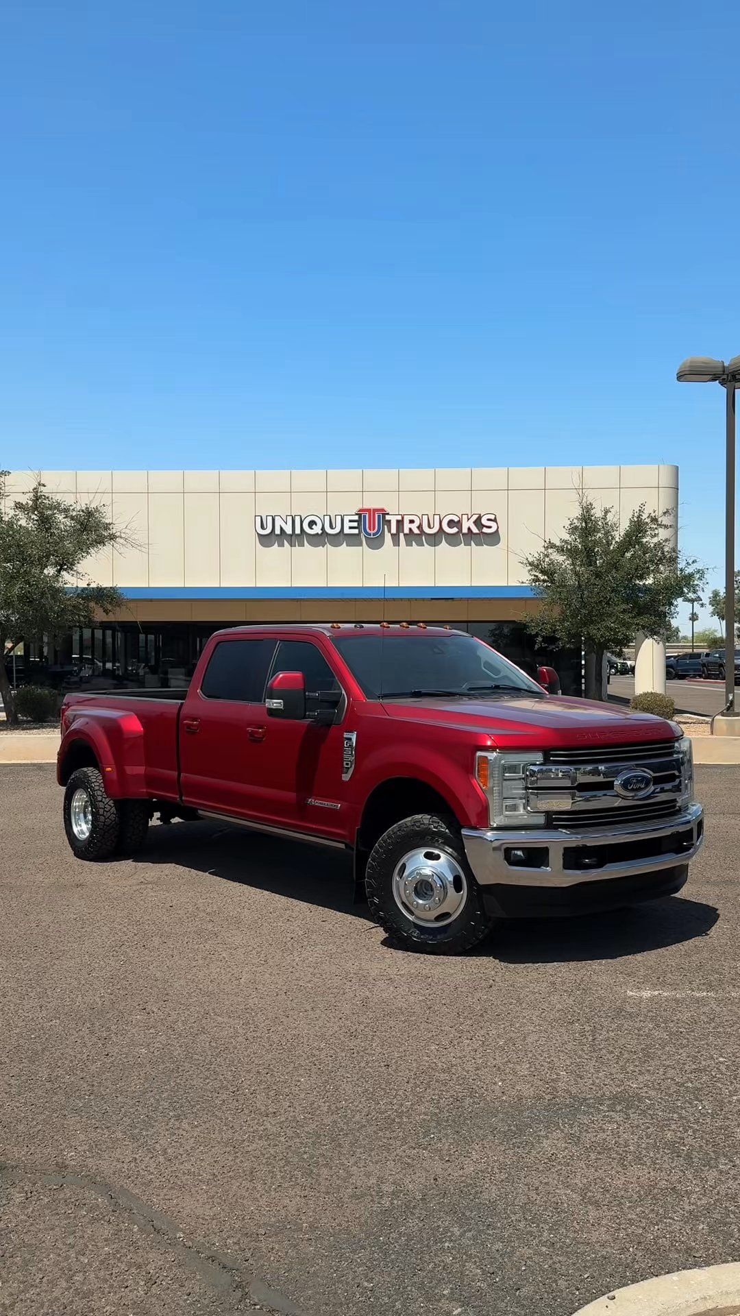 Unique Trucks - #C44644 - 2017 Ford F-350 Super Duty Lariat Crew Cab