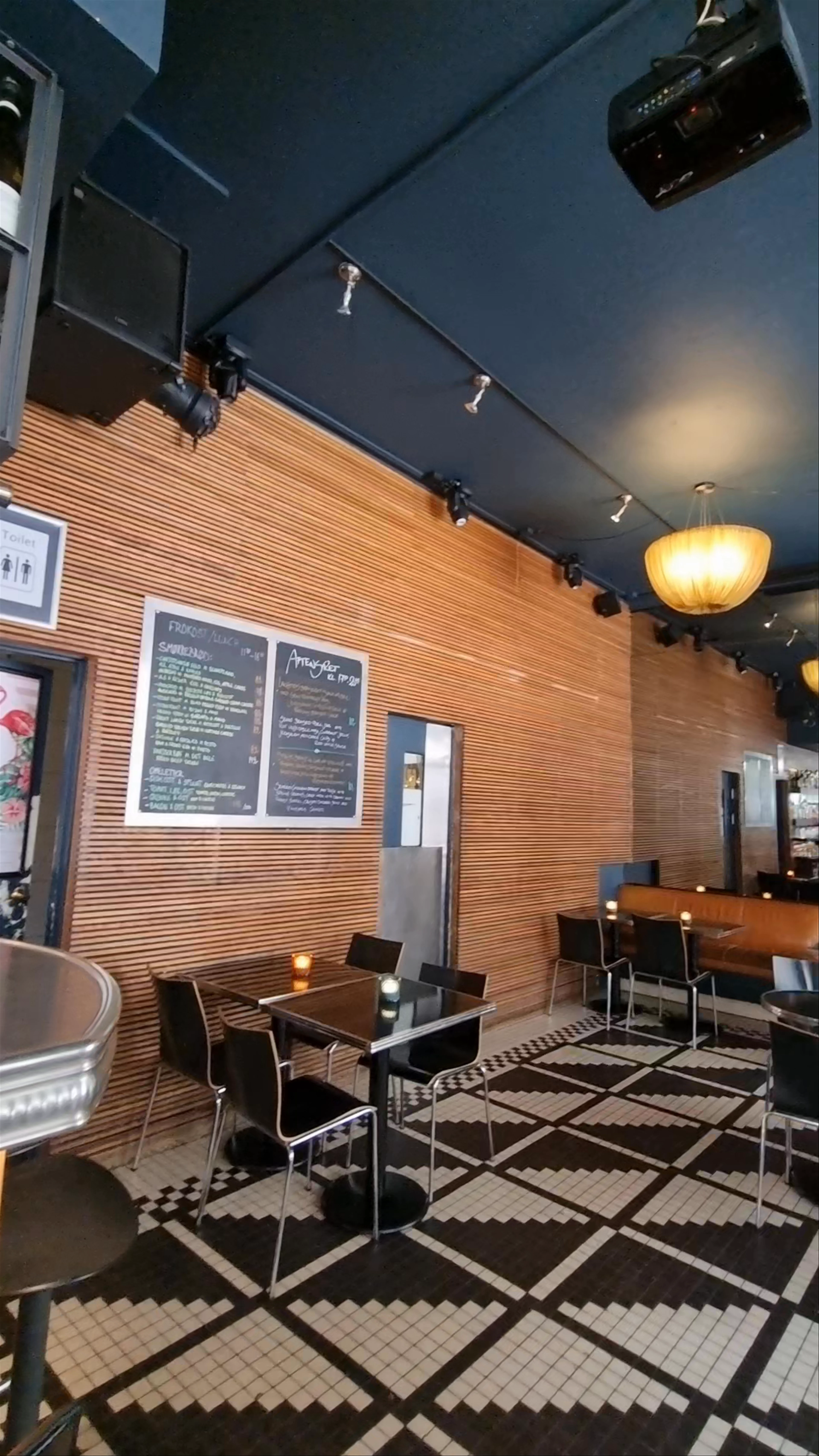 Oscar Bar & Cafe